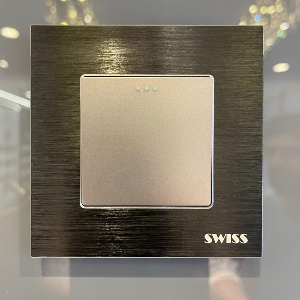 Swiss Aluminum 1 Gang Switch from the Swiss Home Automation glass switches range
